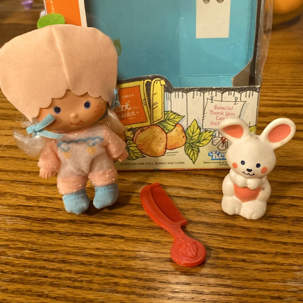 STRAWBERRY SHORTCAKE Apricot Doll /Pet Bunny Hopsalot Vintage Kenner 1979 *NICE*